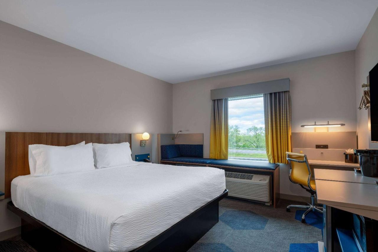 Microtel Inn & Suites By Wyndham Winchester Esterno foto